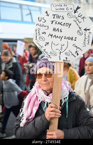 Pro-palästinensische protestmarsch und Kundgebung in Bristol, Großbritannien, 29. August 2023. Tausende von Menschen marschieren in Solidarität mit Palästina und der anti-israelischen Besatzung Stockfoto