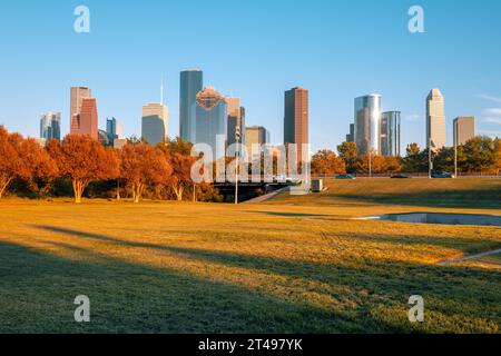 Skyline der Innenstadt von Houston bei Sonnenuntergang. Buffalo Bayou Park. Texas, USA Stockfoto