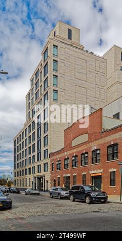 70 Vestry, ein luxuriöses Wohnhaus, entworfen von Robert A.M. Stern, ist ein modernes Kalksteingebäude mit klassischem Aussehen. Stockfoto