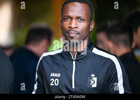 Mamadou Kone (20) von KMSK Deinze vor einem Fußballspiel zwischen SL16 FC und KMSK Deinze am 10. Spieltag der Challenger Pro League 2023-2024 am Sonntag, 29. Oktober 2023 in Vise/Wezet, Belgien. Quelle: Sportpix/Alamy Live News Stockfoto