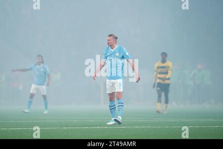 Erling Haaland von Manchester City im Nebel während des Gruppenspiels der UEFA Champions League im Wankdorf-Stadion in Bern. Bilddatum: Mittwoch, 25. Oktober 2023. Stockfoto