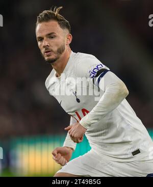 London, Großbritannien. Oktober 2023 - Crystal Palace gegen Tottenham Hotspur - Premier League - Selhurst Park. Tottenhams James Maddison in Aktion. Bildnachweis: Mark Pain / Alamy Live News Stockfoto