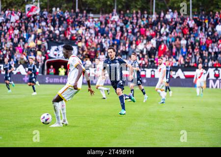 Madrid, Madrid, Spanien. Oktober 2023. Mikel Oyarzabal (Real Sociedad) in Aktion gegen Abdul Mumin (Rayo Vallecano) während des Fußballspiels der spanischen Meisterschaft La Liga EA Sports zwischen Rayo Vallecano und Real Sociedad spielte am 29. Oktober 2023 in Madrid, Spanien (Foto: © Alberto Gardin/ZUMA Press Wire) NUR REDAKTIONELLE VERWENDUNG! Nicht für kommerzielle ZWECKE! Stockfoto