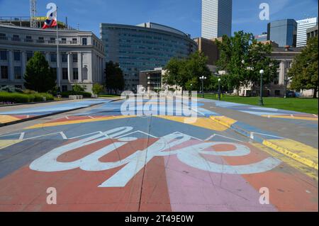 „Life“ Street Art auf der Straße vor dem City Council Building in Denver, Colorado Stockfoto