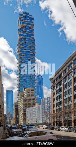 Manhattans umstrittene Leonard Street 56 in Tribeca, alias Jenga Building für seine auskragenden Einheiten. Stockfoto