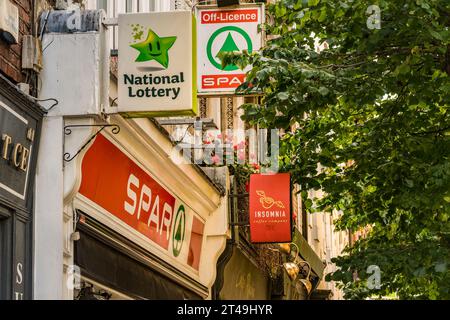 Schild mit Spar-Logo über dem 24-Stunden-Geschäft in der Dublin Street Stockfoto