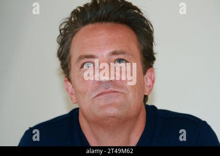 Beverly Hills, USA. September 2012. Matthew Perry „Go On“ TV Portrait Session, 14. September 2012. Die Reproduktion durch amerikanische Boulevardzeitungen ist absolut verboten. © JRC Photo Library/The Hollywood Archive (alle Rechte vorbehalten) File Reference # 31685 001JRC Credit: PictureLux/The Hollywood Archive/Alamy Live News Stockfoto