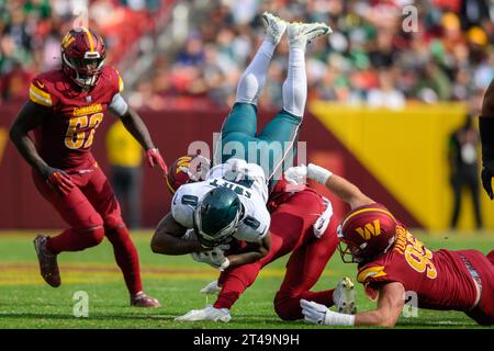 Landover, MD, USA. Oktober 2023. Philadelphia Eagles Running Back D’Andre Swift (0) führt den Ball während des NFL-Spiels zwischen den Philadelphia Eagles und den Washington Commanders in Landover, MD. Reggie Hildred/CSM/Alamy Live News Stockfoto