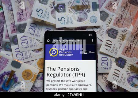 Das Logo der Pensionsregulierungsbehörde, das auf ihrer Website auf dem Smartphone zu sehen ist. TPR ist eine öffentliche Einrichtung, die die Rentensysteme im Vereinigten Königreich regelt. Stafford, Vereinigte Staaten Stockfoto