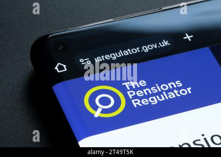 Das Logo der Pensionsregulierungsbehörde, das auf ihrer Website auf dem Smartphone zu sehen ist. TPR ist eine öffentliche Einrichtung, die die Rentensysteme im Vereinigten Königreich regelt. Stafford, Vereinigte Staaten Stockfoto