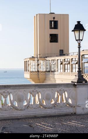 Salvador, Bahia, Brasilien - 21. April 2015: Blick von der Elevador Lacerda Postkarte auf die Stadt Salvador, Bahia. Stockfoto