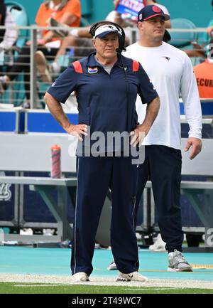 Miami, Usa. Oktober 2023. Bill Belichick wird am Sonntag, den 29. Oktober 2023, im Hard Rock Stadium in Miami, Florida, als New England Patriots gegen die Miami Dolphins in Woche 8 der NFL-Saison gesehen. Foto: Larry Marano/UPI Credit: UPI/Alamy Live News Stockfoto