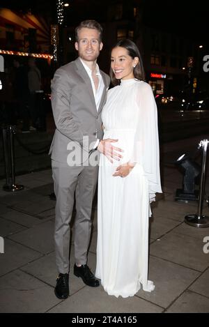 André Schürrle und Anna Sharypova nehmen an der Fabulous Fund Fair im Roundhouse in London Teil. Stockfoto