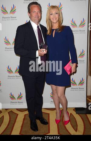 ARCHIV: 15. Juni 2015 - Beverly Hills, Kalifornien - Matthew Perry, Lisa Kudrow. 2015 Phoenix House zu Ehren von Matthew Perry und Antonio Villaraigosa bei der 12. Annual Triumph for Teens Awards Gala in Montage Beverly Hills. (Kreditbild: © Birdie Thompson/AdMedia via ZUMA Press Wire) NUR REDAKTIONELLE VERWENDUNG! Nicht für kommerzielle ZWECKE! Stockfoto