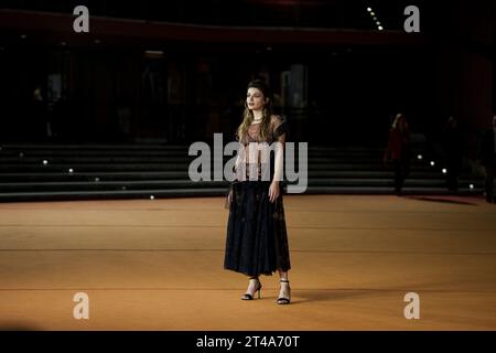 ROM, ITALIEN - 29. OKTOBER: Carlotta Antonelli besucht einen roten Teppich für den Film „SuburraEterna“ während des 18. Rom Film Festivals im Auditorium Parco Stockfoto