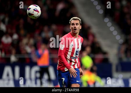 Madrid, Spanien. Oktober 2023. Madrid Spanien; 29.10.2023.- Atletico de Madrid Spieler Griezmann Atletico de Madrid schlägt Alaves 2:1. Das Spiel findet im Civitas Metropolitan Stadium in Madrid am 11. Spieltag des spanischen Fußballs statt. Atletico de Madrid erzielte Tore von: Rodrigo Riquelme 26  Alvaro Morata 25 1  Tor von Alaves: Ander Guevara 90 6  Credit: Juan Carlos Rojas/dpa/Alamy Live News Stockfoto