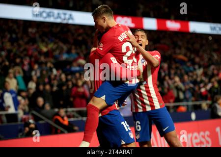 Madrid, Spanien. Oktober 2023. Madrid Spanien; 29.10.2023.- Morata feiert sein Tor Atletico de Madrid schlägt Alaves 2:1. Das Spiel findet im Civitas Metropolitan Stadium in Madrid am 11. Spieltag des spanischen Fußballs statt. Atletico de Madrid erzielte Tore von: Rodrigo Riquelme 26  Alvaro Morata 25 1  Tor von Alaves: Ander Guevara 90 6  Credit: Juan Carlos Rojas/dpa/Alamy Live News Stockfoto