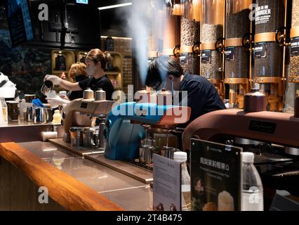 Shop mit verschiedenen frisch gemahlenen Tee, Hongkong, China. Stockfoto