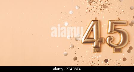 45 Jahre Feier. Begrüßungsbanner. Stockfoto
