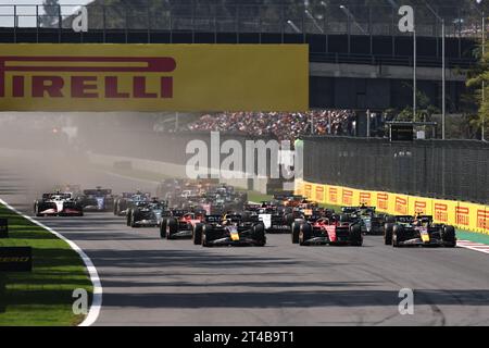 Mexiko-Stadt. Oktober 2023. Die Fahrer treten am 29. Oktober 2023 beim Finale des Grand Prix von Mexiko-Stadt 2023 auf dem Hermanos Rodriguez Circuit in Mexiko-Stadt an. Quelle: Song Haiyuan/Xinhua/Alamy Live News Stockfoto