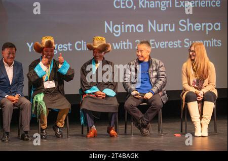 Edmonds, Washington, USA. Oktober 2023. Seattle Washington. Edmonds Center for the Arts. Screening und Q&A von Pasang im Schatten des Everest. (Kreditbild: © Shane Srogi/ZUMA Press Wire) NUR REDAKTIONELLE VERWENDUNG! Nicht für kommerzielle ZWECKE! Stockfoto