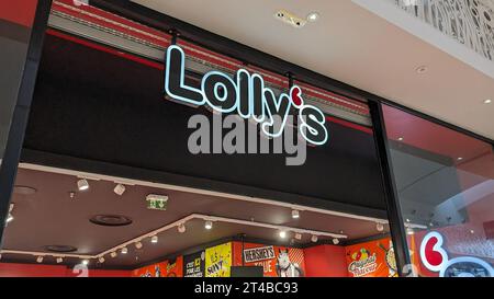 Bordeaux , Frankreich - 10 19 2023 : Lolly's Candy Bar Signature Shop und Markenlogo Shop Candy Chocolate und Süßigkeiten in Lollys Boutique Fassade Stockfoto