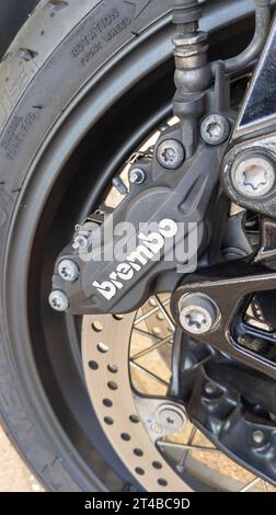 Bordeaux , Frankreich - 10 26 2023 : Brembo Bremsen Motorräder Logo Marke und Textschild Front Motorrad Modern Stockfoto