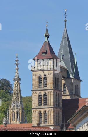 Türme der gotischen Gottesmutter-Kirche und der gotischen Stadtkirche St. Dionys mit zwei Türmen, drei, Esslingen, Baden-Württemberg, Deutschland Stockfoto