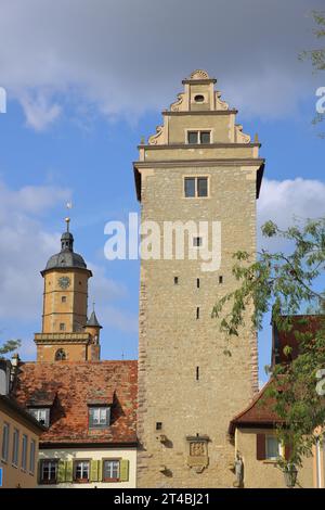 Historisches Obertor und Kirchturm von St. Bartholomäus und St. Georg, Wahrzeichen, Stadttor, Stadtturm, Volkach, Niederfranken, Franken, Bayern Stockfoto