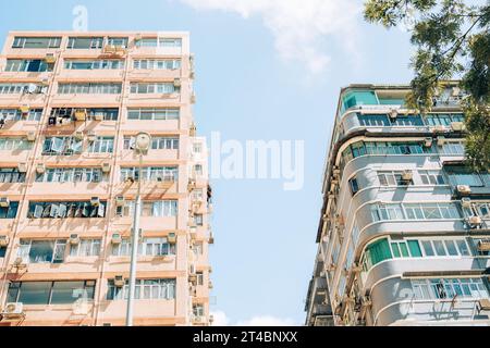 Ein altes Apartmentgebäude in Hongkong Stockfoto