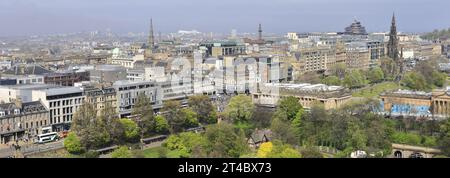 Frühlingsblick über Princes Street Gardens, Edinburgh City, Schottland, Großbritannien Stockfoto