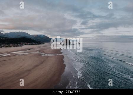 Wunderschöner Morgenblick auf Cannon Beach, Oregon Stockfoto