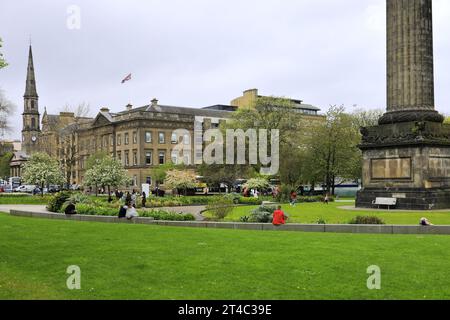 Frühlingsblick über die Gärten am St Andrew Square, Edinburgh, Schottland, Großbritannien Stockfoto