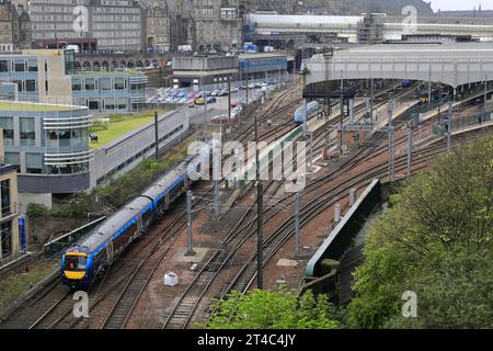 ScotRail 170407 am Bahnhof Edinburgh Waverley; Edinburgh City, Schottland, Großbritannien Stockfoto