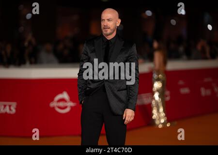 Rom, Italien. Oktober 2023. ROM, ITALIEN - 29. OKTOBER: Filippo Nigro besucht einen roten Teppich für den Film SuburraEterna während des 18. Rom Film Festivals im Auditorium Parco Della Musica am 29. Oktober 2023 in Rom. (Foto: Luca Carlino/NurPhoto) Credit: NurPhoto SRL/Alamy Live News Stockfoto