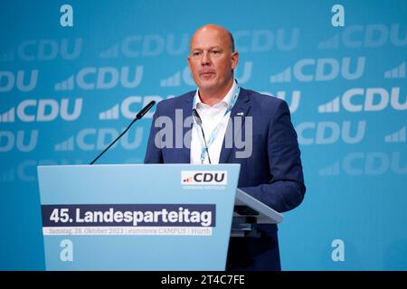 Politiker Frank Rock CDU, Landrat des Rhein-Erft-Kreises, auf dem 45. Landesparteitag der CDU Nordrhein-Westfalen im euronova CAMPUS. Hürth, 28.10.2023 NRW Deutschland *** Politiker Frank Rock CDU , Landrat des Landkreises Rhein Erft, bei der Landesparteikonferenz der CDU Nordrhein-Westfalen 45 auf dem euronova CAMPUS Hürth, 28 10 2023 NRW Deutschland Copyright: XChristophxHardtx Stockfoto