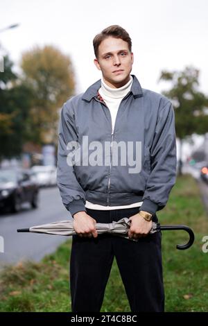 Berlin, Deutschland. Oktober 2023. Schauspieler Merlin Rose bei einem DPA-Fotoshooting. Quelle: Carsten Koall/dpa/Alamy Live News Stockfoto