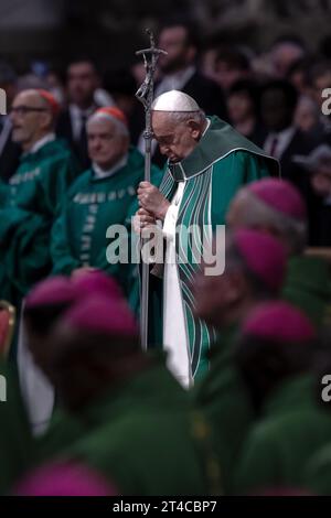 Vatikanstadt, Vatikan 29. oktober 2023. Papst Franziskus führt die Abschlussmesse am Ende der Bischofssynode im Petersdom im Vatikan. Maria Grazia Picciarella/Alamy Live News Stockfoto