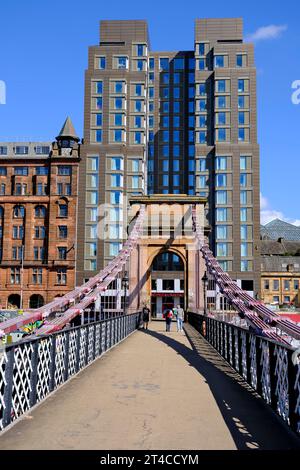 Virgin Hotel, Glasgow, von der South Portland St Suspension Bridge aus gesehen, Glasgow, Schottland, Großbritannien Stockfoto