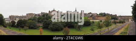 EDINBURGH, Großbritannien - 27. SEPTEMBER 2023: Panoramablick auf die Stadt Stockfoto