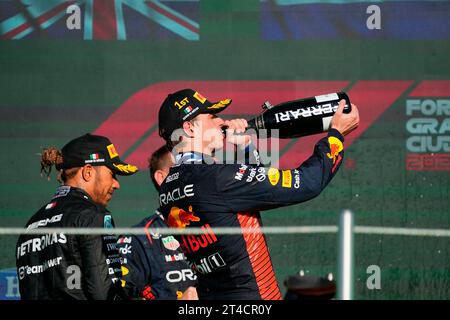 Mexiko-Stadt, Mexiko. Oktober 2023. Oktober 2023, Autodromo Hermanos Rodriguez, Mexiko-Stadt, Formel 1 Gran Premio de La Ciudad de Mexico 2023, im Bild Sieger Max Verstappen (NLD), Oracle Red Bull Racing, 2. Platz für Lewis Hamilton (GBR), Mercedes-AMG Petronas F1 Team Credit: dpa/Alamy Live News Stockfoto