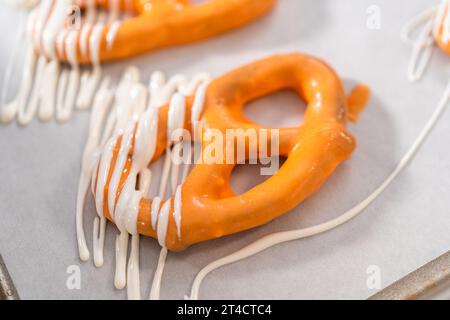 Pretzel Twist Mit Schokoladenüberzogene Gourmet-Spezialitäten Stockfoto