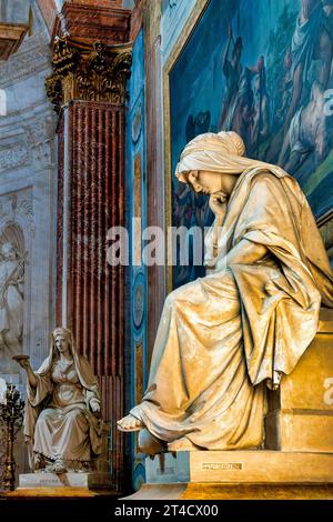 „Meditation“- und „Gebet“-Statuen in der Kirche Santa Maria degli Angeli e dei Martiri, Rom, Italien Stockfoto