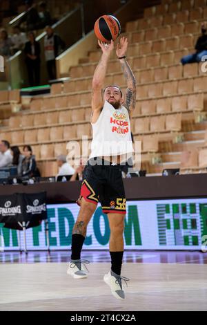 Monte Carlo, Monaco. Oktober 2023. ALS Monaco-Spieler #55 trainiert Mike James vor der fünften Runde der Turkish Airlines EuroLeague-Saison zwischen AS Monaco und Maccabi Tel Aviv in Monte Carlo. Der US-amerikanische Spieler #55 Mike James von AS Monaco Basket wurde der vierte Spieler in der Geschichte, der 4.000 Punkte in der Euroliga in einem Spiel gegen Maccabi Tel Aviv überschritt. (Monaco gewann 107:79). Den Rekord hält Vassilis Spanoulis mit 4.455 Punkten. (Foto: Laurent Coust/SOPA Images/SIPA USA) Credit: SIPA USA/Alamy Live News Stockfoto