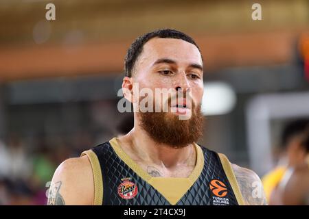 Monte Carlo, Monaco. Oktober 2023. ALS Monaco-Spieler #55 wird Mike James in der fünften Runde der Turkish Airlines EuroLeague-Saison zwischen AS Monaco und Maccabi Tel Aviv in Monte Carlo gesehen. Der US-amerikanische Spieler #55 Mike James von AS Monaco Basket wurde der vierte Spieler in der Geschichte, der 4.000 Punkte in der Euroliga in einem Spiel gegen Maccabi Tel Aviv überschritt. (Monaco gewann 107:79). Den Rekord hält Vassilis Spanoulis mit 4.455 Punkten. Quelle: SOPA Images Limited/Alamy Live News Stockfoto