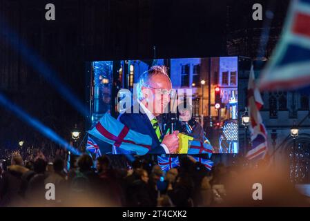 Der konservative Parlamentsabgeordnete Peter Bone auf der Großleinwand auf dem Parlamentsplatz am Brexit Day, 31. Januar 2020, in London, Großbritannien. EU verlassen Stockfoto