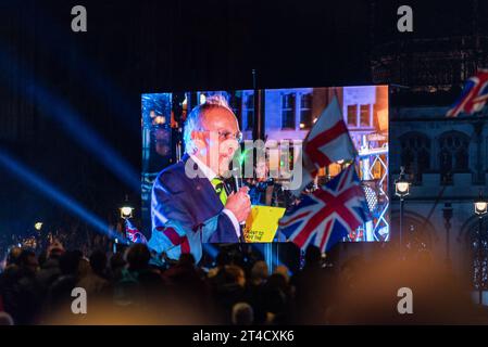 Der konservative Parlamentsabgeordnete Peter Bone auf der Großleinwand auf dem Parlamentsplatz am Brexit Day, 31. Januar 2020, in London, Großbritannien. EU verlassen Stockfoto