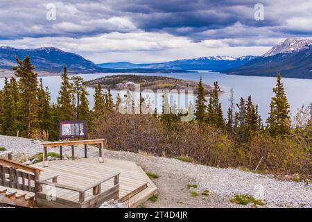 Bove Island und der windige Arm des Tagish Lake im Yukon Territory, Kanada. Der Windy Arm des Tagish Lake war einst Teil einer historischen Paddelroute. Stockfoto