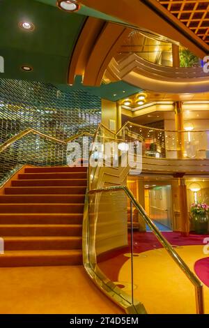 Luxuriöse Interieur des Holland America Cruise Schiff Volendam. Stockfoto