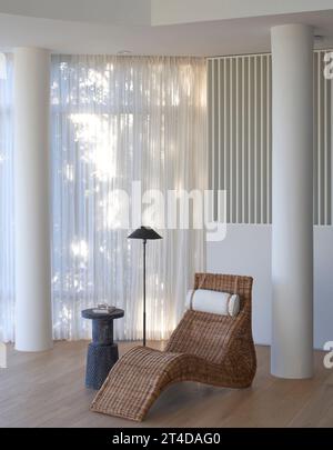 Innenansicht - Erdgeschoss. Oceanus House, Los Angeles, Usa. Architekt: Pierre De Angelis, 2023. Stockfoto